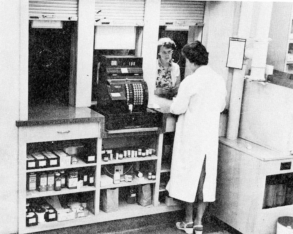 Prescription centre in 1958. A ’Pneumatic Tube’ (right) is shown, which delivered filled prescriptions to all areas of the hospital. 