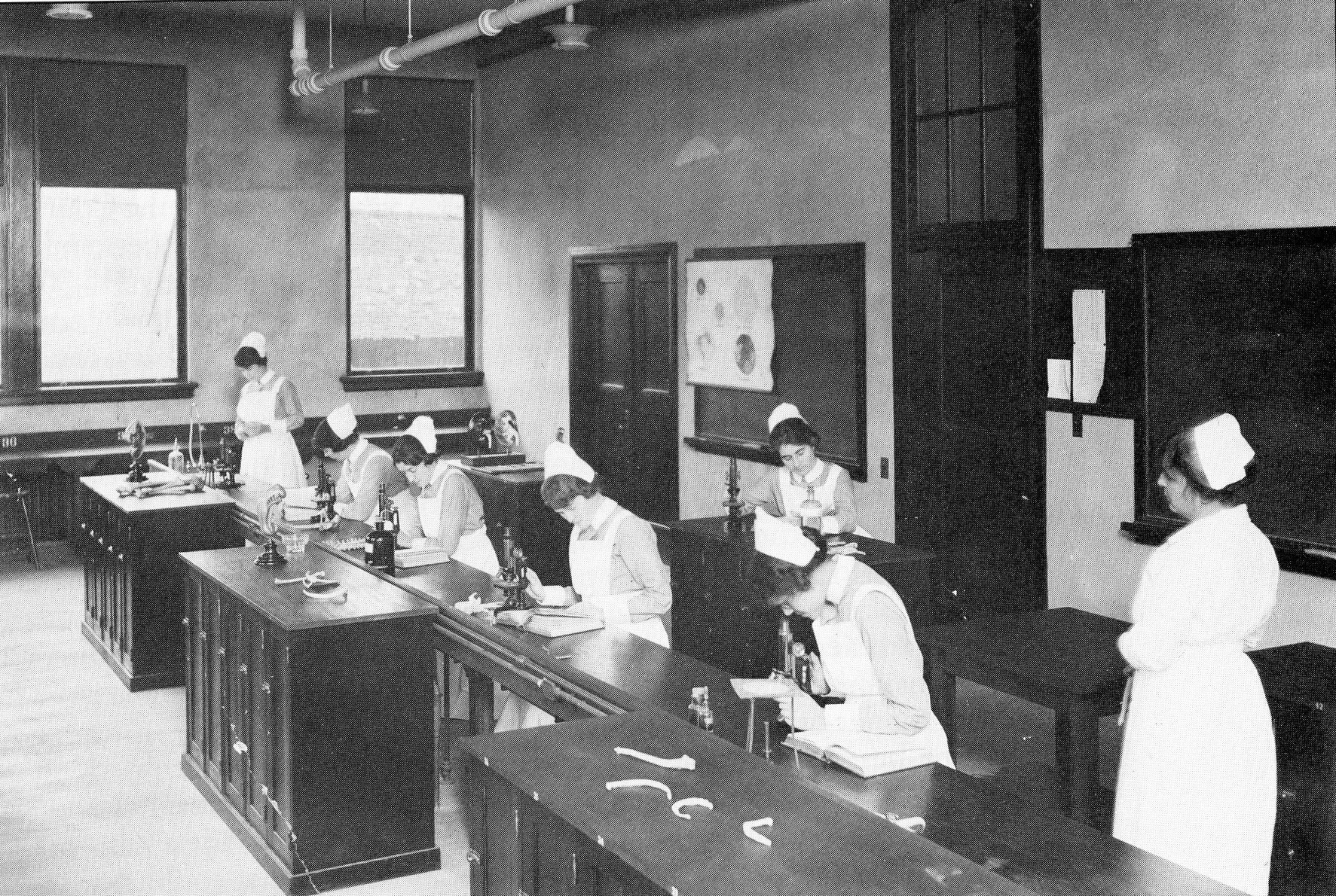 School of Nursing class in Anatomy, 1924