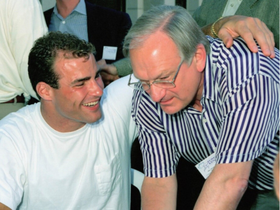 NHL player Eric Lindros (left) with Dr. Peter Fowler (right)