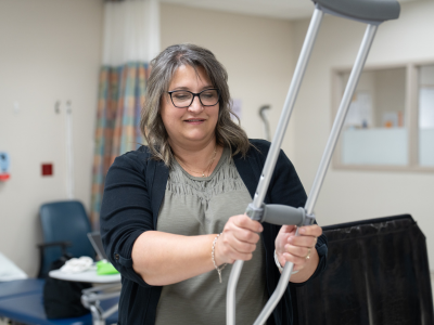 Patrice demonstrating how to set up a crutch