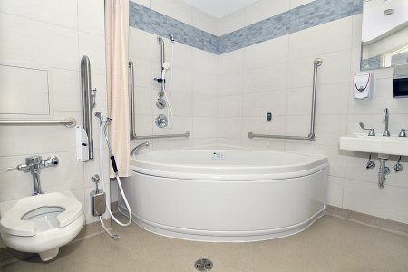Birthing Room - Jacuzzi 