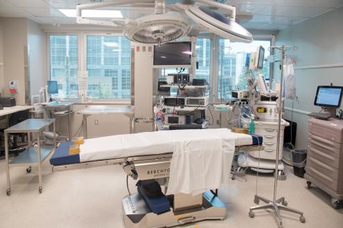 Surgery room filled with surgical equipment.