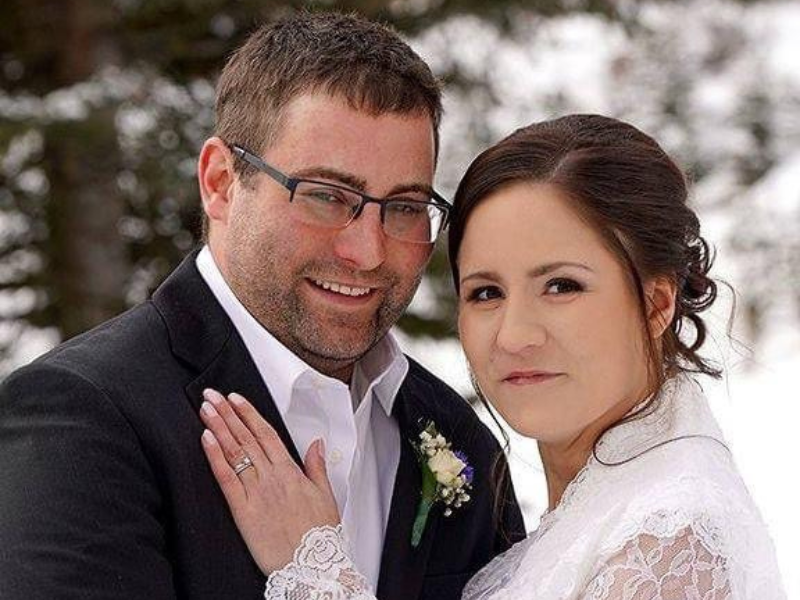 A picture of Kyle Hunt and Samantha Hunt at their November 2018 wedding in Lake Louise, Alberta