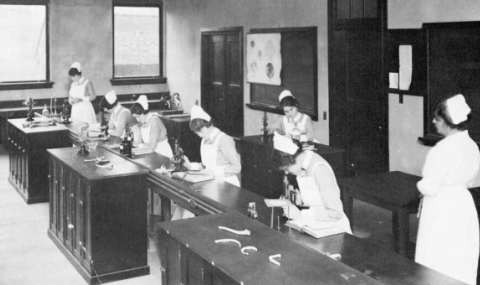 School of Nursing class in Anatomy, 1924
